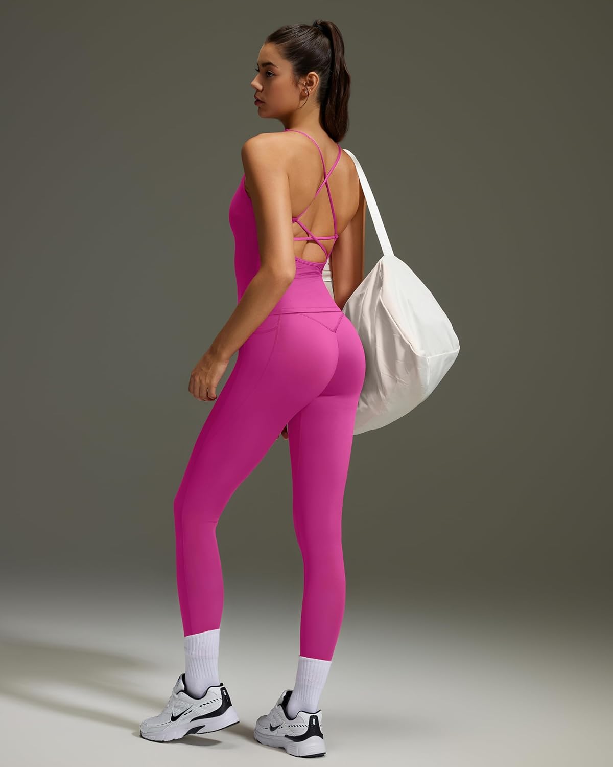 OMKAGI 2 件套女士健身套装,加垫健身上衣,带口袋,健身套装