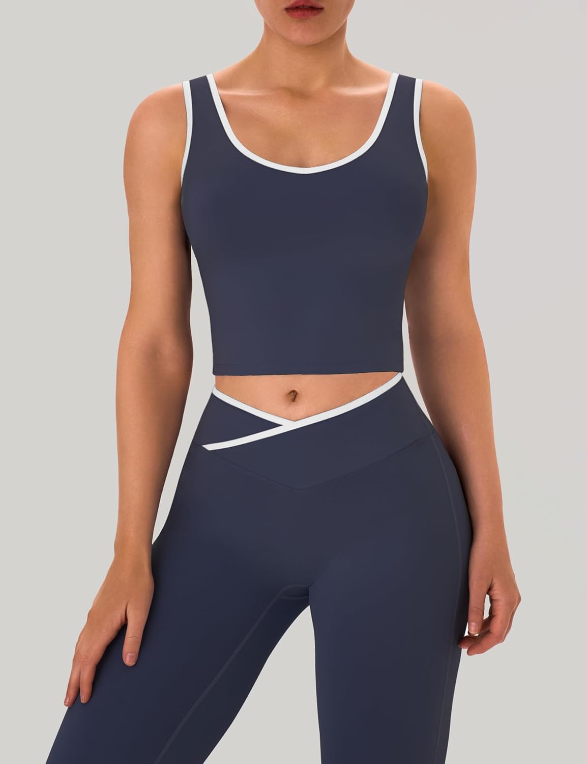 OLCHEE 女式锻炼套装 2 件套健身房瑜伽服装交叉喇叭打底裤露脐背心带撞色饰边