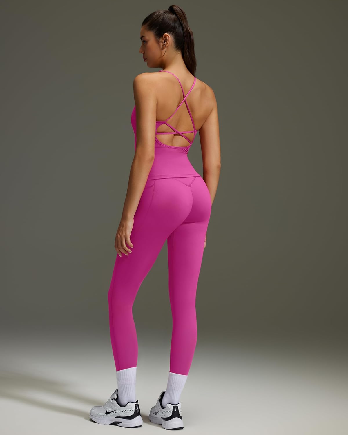 OMKAGI 2 件套女士健身套装,加垫健身上衣,带口袋,健身套装