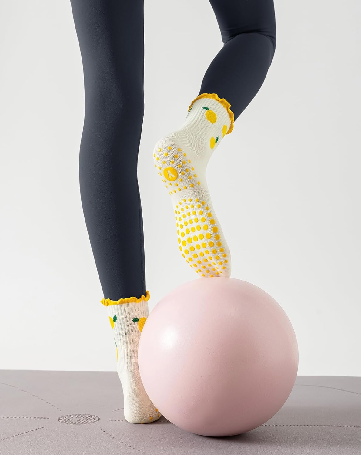 Yawlsow Pilates 女式防滑袜 瑜伽 抓地力袜 可爱 Barre 防滑运动船员 粘性袜子 锻炼 医院