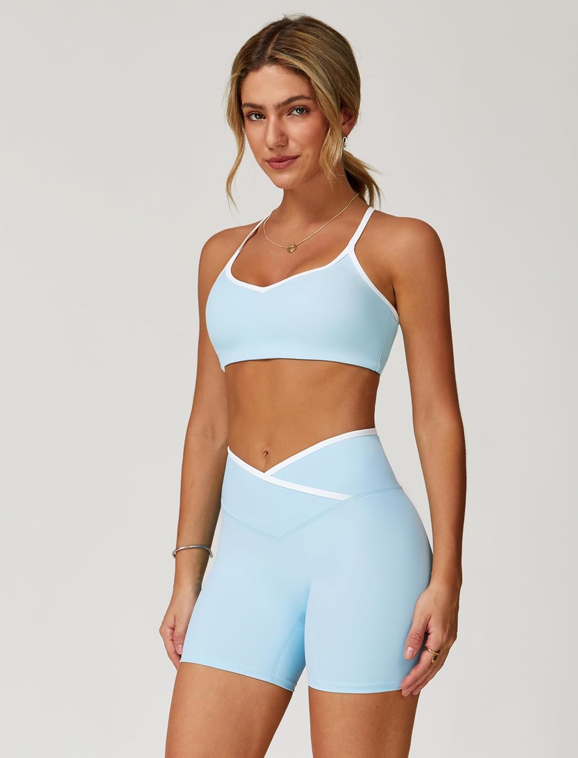 两件套女式锻炼套装拼色运动文胸和提臀短裤健身房瑜伽运动服装