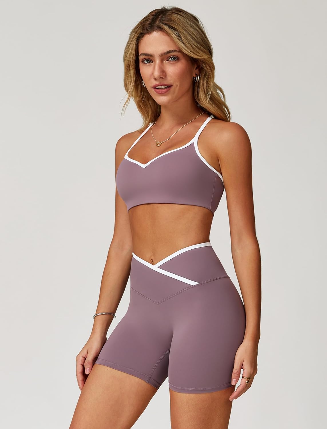 两件套女式锻炼套装拼色运动文胸和提臀短裤健身房瑜伽运动服装