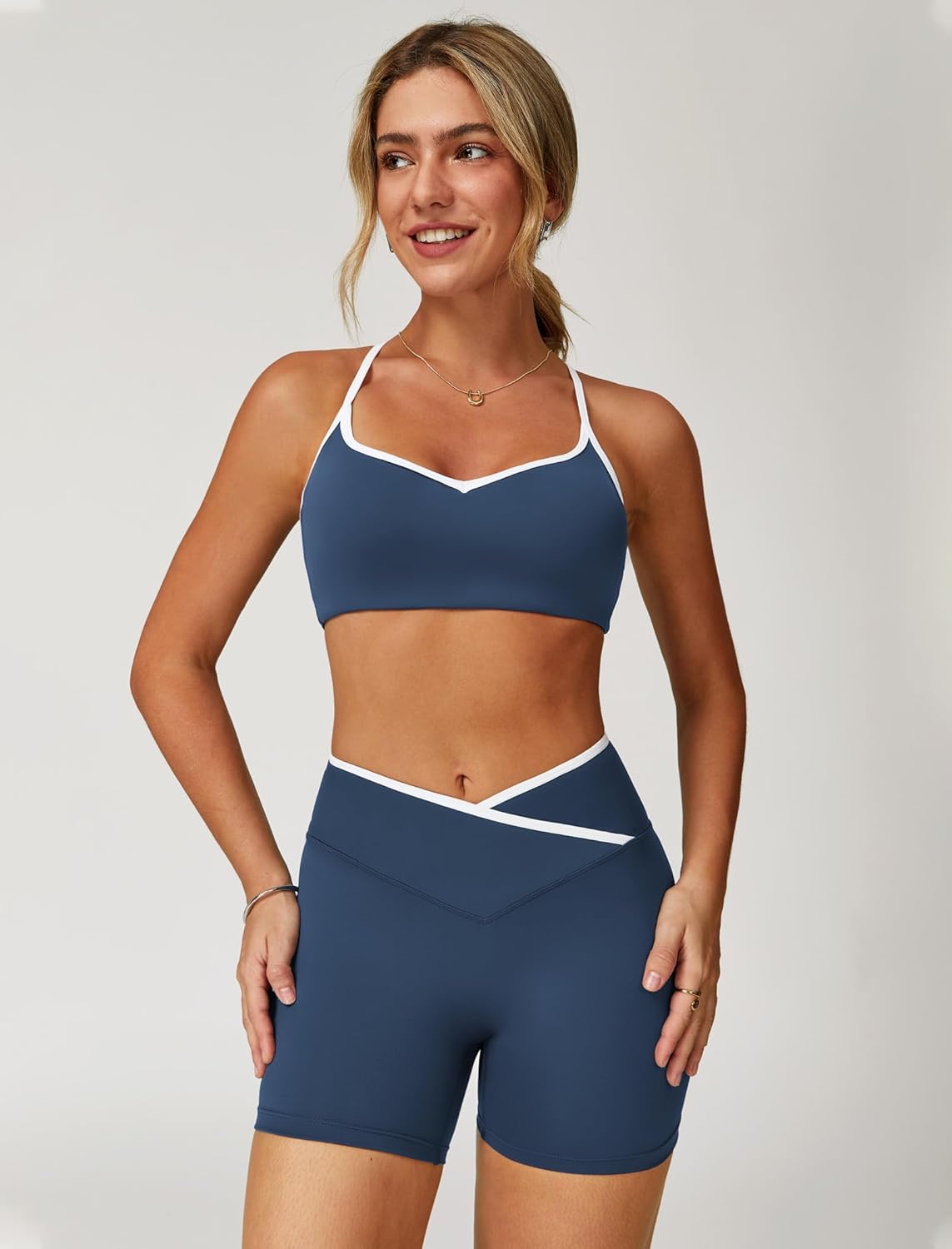 两件套女式锻炼套装拼色运动文胸和提臀短裤健身房瑜伽运动服装