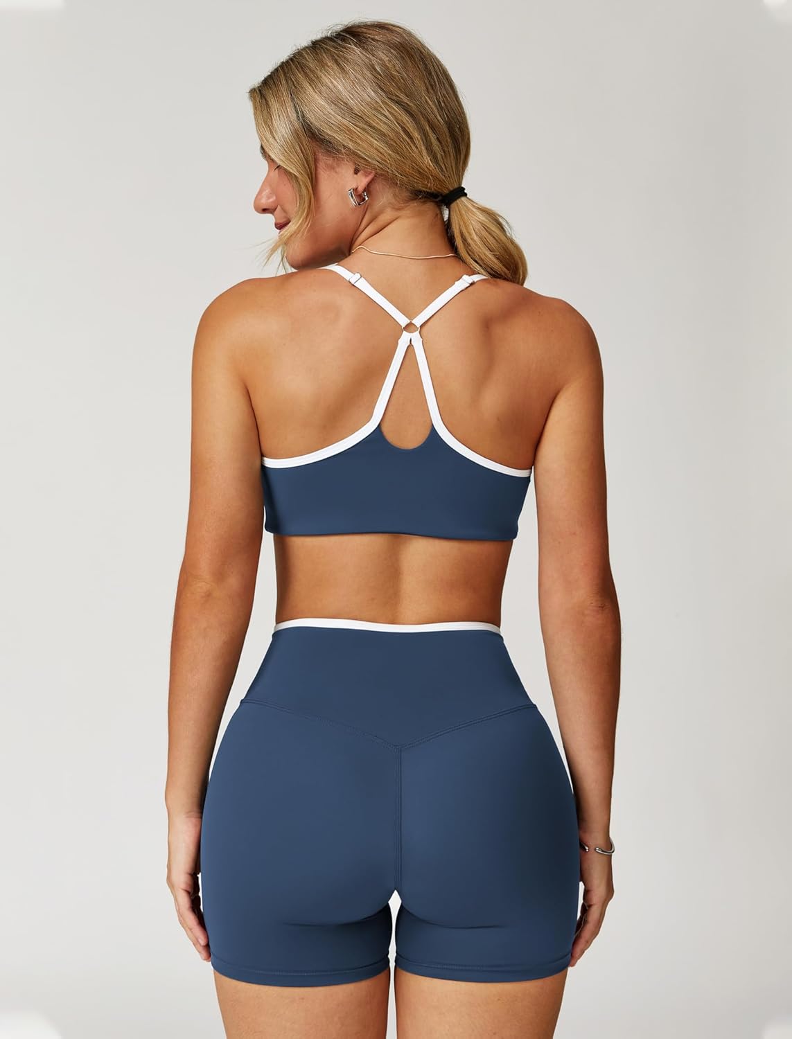 两件套女式锻炼套装拼色运动文胸和提臀短裤健身房瑜伽运动服装